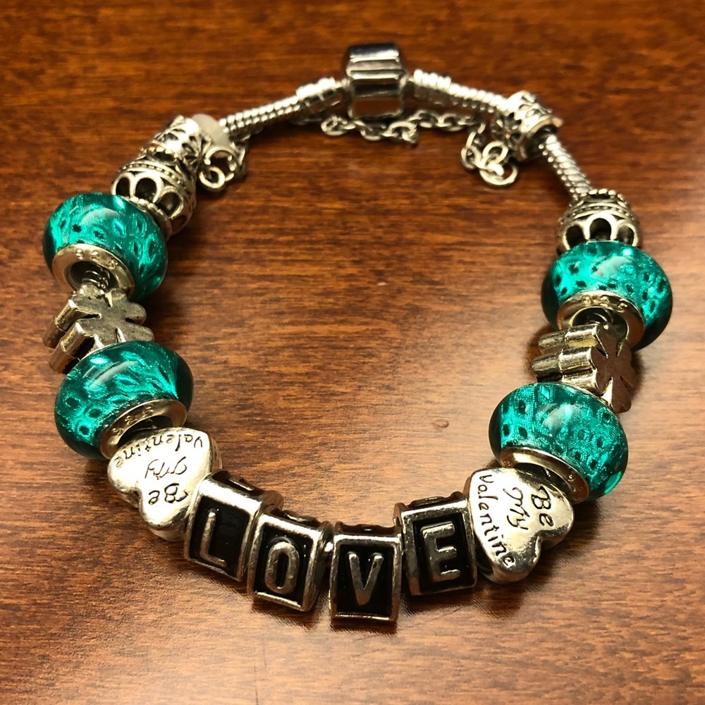 Beautiful Valentines Charm Fashion Bracelet